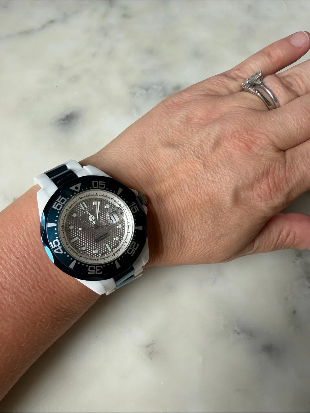 Invicta Ceramics Unisex Blue & White Ceramic Pro Divers Watch Model 4686